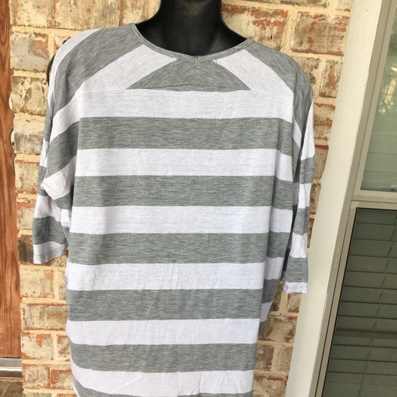 Top tshirt blouse wit Grey stripe flowey Forever21 - Picture 5 of 6